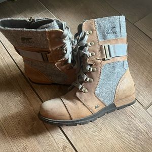 Sorel Major Carly boots size 8